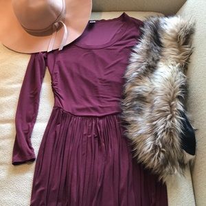 Old Navy maroon midi pleated dress